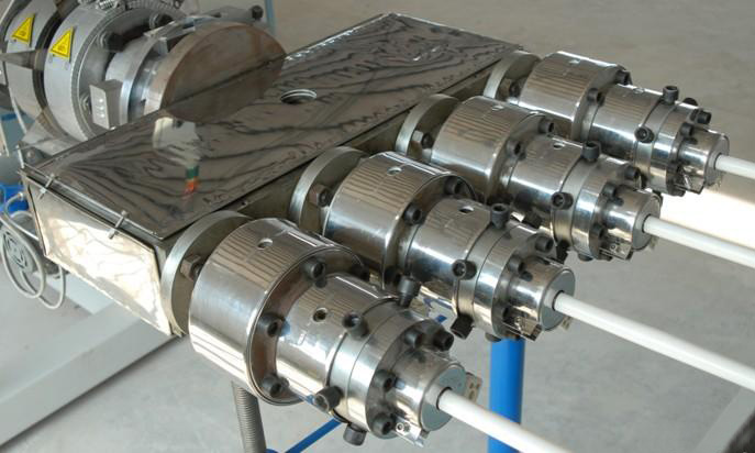 1467267655194622.jpg PVC穿線管設備.jpg