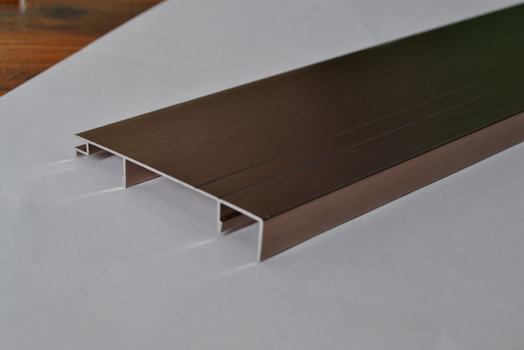 鋁合金踢腳線，巧藝牌92