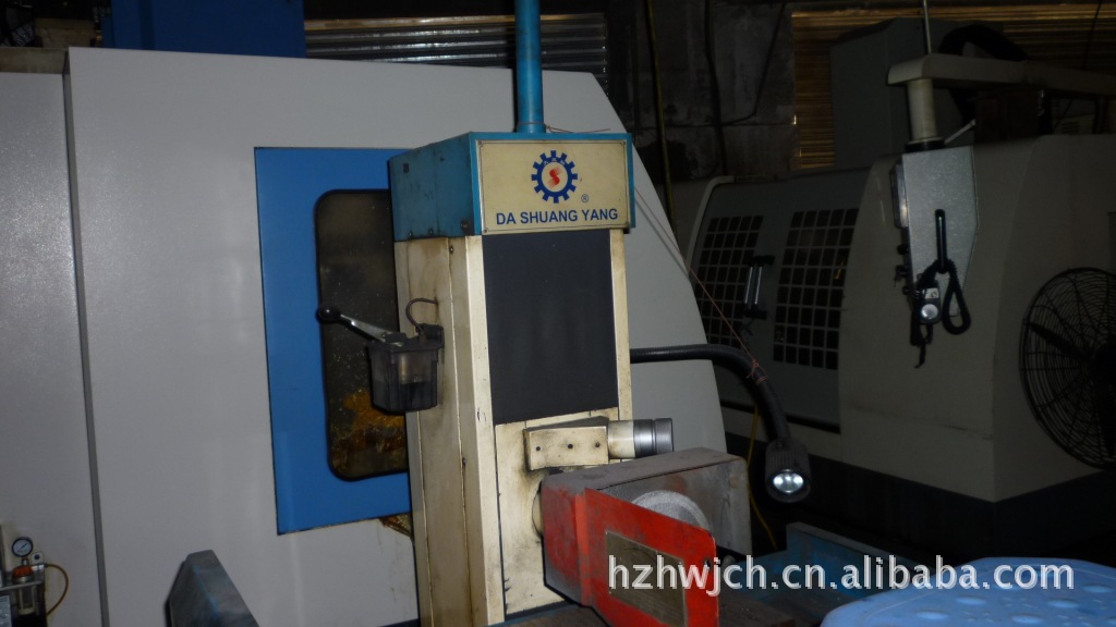 華卓數控CNC車間_電腦鑼